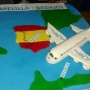 El Aeropuerto de Melilla dio la bienvenida a todos los pasajeros procedentes de Badajoz con una tarta conmemorativa.
