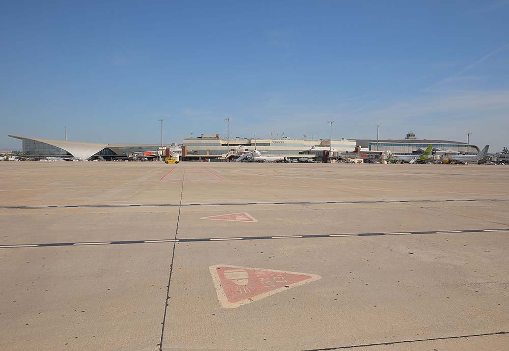 Valencia Airport (terminal building and apron)