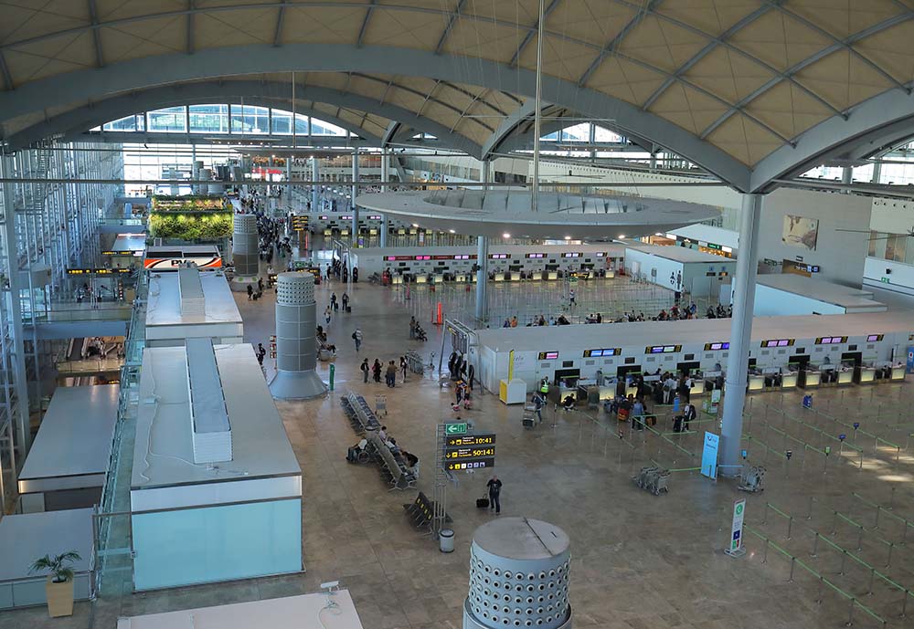 Aeropuerto de Alicante-Elche Miguel Hernández (interior 1)