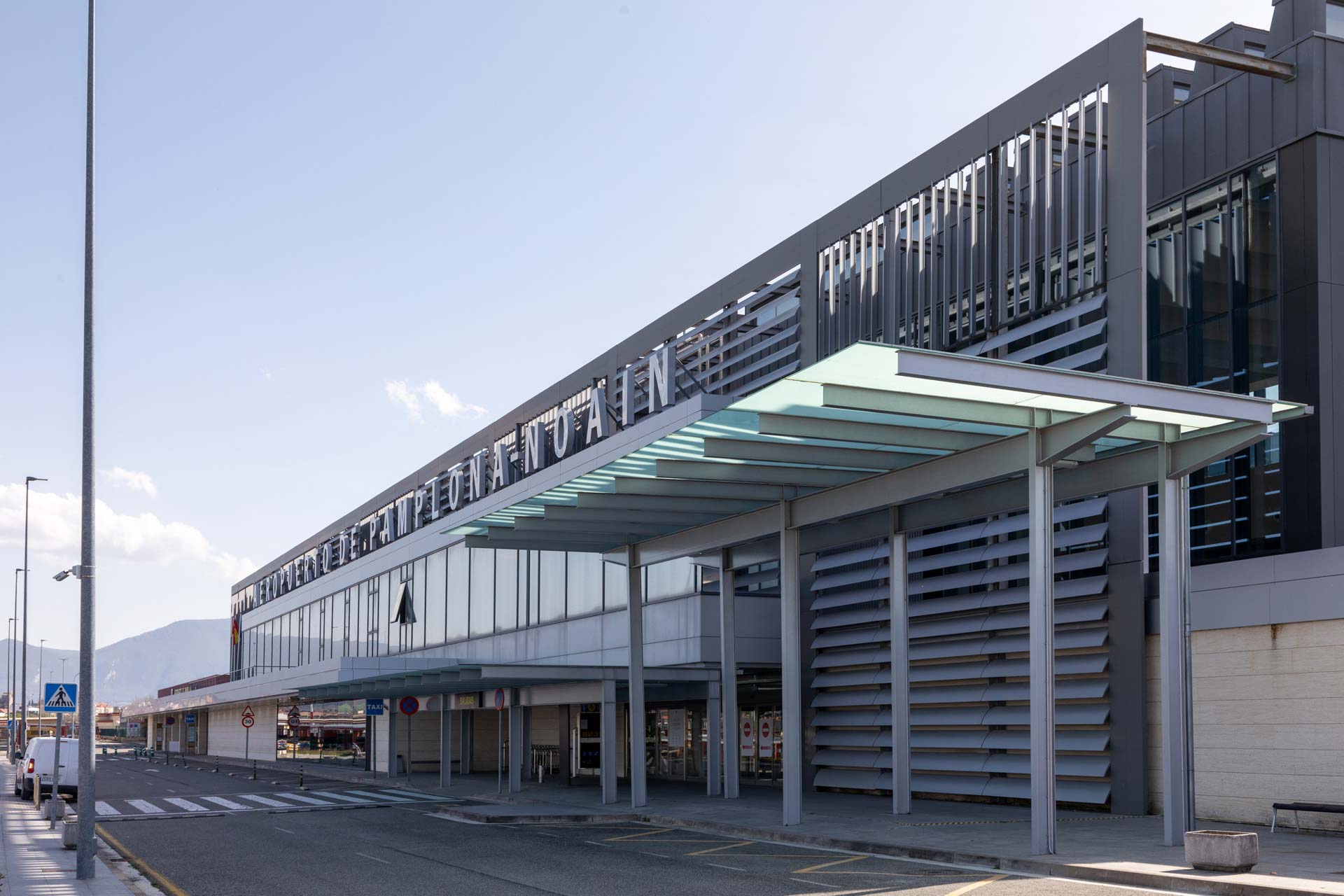 Aeropuerto de Pamplona (exterior)